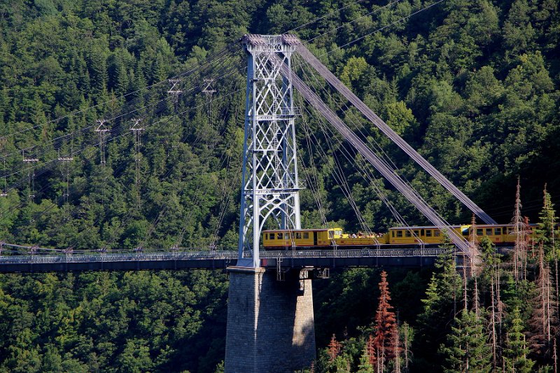1012-Angele-Gisclard-223.JPG - Angèle-Le train Jaune de Cerdagne, « Le canari » symbole du pays catalan, passe sur le pont Gisclard commune de Planes)