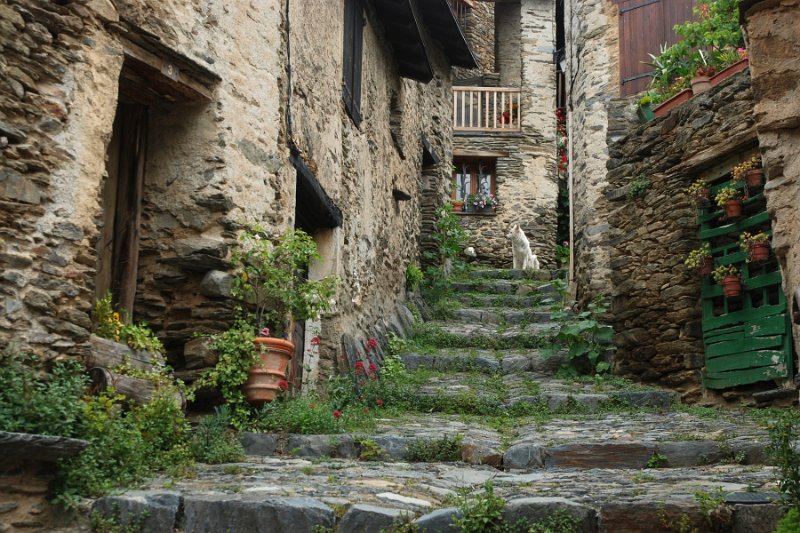 1020-AlainF-Evol-232.JPG - Alain F-Une rue d’Evol (classé plus beau village de France) commune d’Olette.